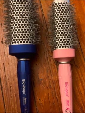 Bio Ionic Round Vent Brush Duo in Blue & Pink